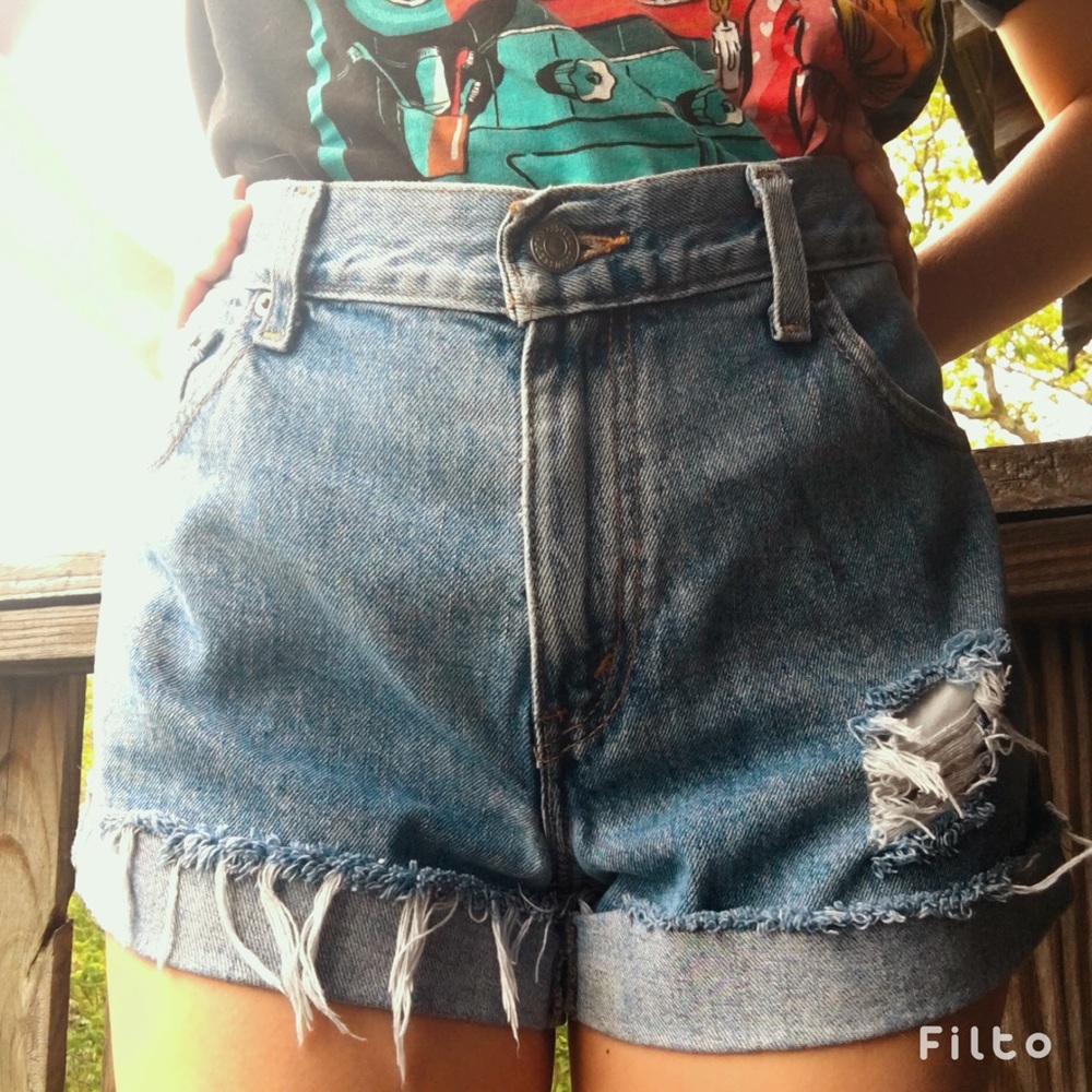 Sold Levi shorts - Picture 8 of 8